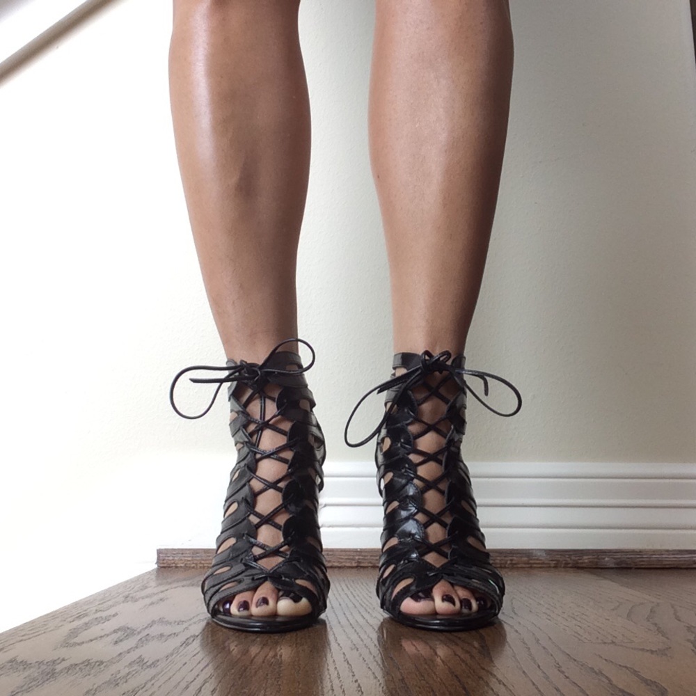 ❌SOLD❌ Nine West Black Leather Lace Up Booties - Picture 2 of 8